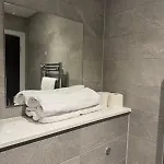 Luxury With Gym & Parking * Manchester