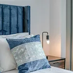 View - 1 Minute To Transport Links - Sleeps 3 Manchester