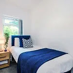 شقة 2bdr Droylsden House In With Wparking *