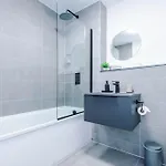 Modern 2br In With Parking Daire *