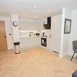 Contemporary Flat In W Balcony Apartmán