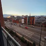 Daire 2 Bed 2 Bath Apartment,500 Meter's From Deansgate Close To Ao Arena *