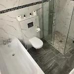 Spacious Apartment, Steps Away From Heaton Park Апартаменты *
