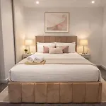 High-end Modern Two-bedroom Manchester