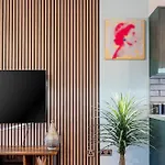 Stylish Urban Escape With Free Parking In