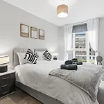 Lux 2bd, Free Parking & Wifi, Near Mcr Center And Media