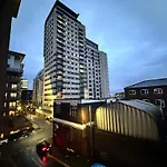 Modern Centre 1-bed Quiet & Comfortable *