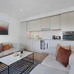 Stylish And Spacious 2 Bedroom 2 Bathroom * Manchester