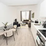 Daire Spacious & Bright 1bed Nr Etihad Stadium *