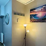 Air Conditioned Luxury 2-bed Apartment,office With Built-in Tv King Bed, Private Entrance And Free Parking