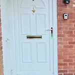 Air Conditioned Luxury 2-bed Apartment,office With Built-in Tv King Bed, Private Entrance And Free Parking Manchester