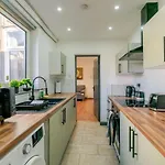 Tallis House, Near Centre, Sleeps 8 By Nmb Daire *