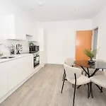 Daire Spacious & Bright 1bed Nr Etihad Stadium
