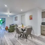 The Trafford Centre - View - Close To Airport - Sleeps 6