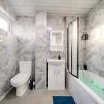 Daire Stylish Urban Escape With Free Parking In *