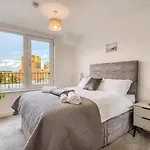 2-bed Modern Salford - Near Centre *