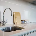 Apartmán Stylish And Spacious 2 Bedroom 2 Bathroom *