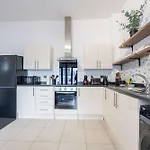Spacious 2Br Home - Access To Media City And Old Trafford With Free Parking * Manchester