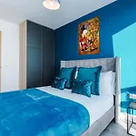 Luxury 5 Bed Centre