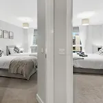 Lux 2bd, Free Parking & Wifi, Near Mcr Center And Media