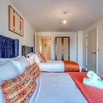 View - 1 Minute To Transport Links - Sleeps 3 * Manchester