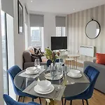 Designer Penthouse In With Parking Apartman *