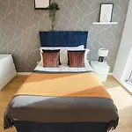 Designer Penthouse In With Parking Apartman Manchester