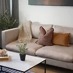 Stylish And Spacious 2 Bedroom 2 Bathroom Apartmán