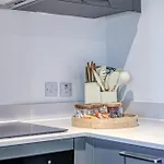 View - 1 Minute To Transport Links - Sleeps 3 Manchester