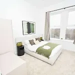 Spacious & Bright 1bed Nr Etihad Stadium Daire