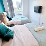 Luxury 5 Bed Centre
