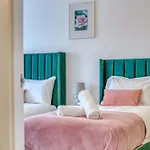 The Trafford Centre - View - Close To Airport - Sleeps 6 Lejlighed