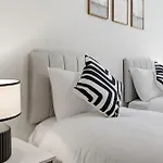 Lux 2bd, Free Parking & Wifi, Near Mcr Center And Media *