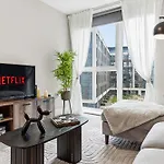 Lux 2bd, Free Parking & Wifi, Near Mcr Center And Media