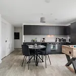 Apartment 2 Bedroom - Old Trafford - Balcony - Free Parking Manchester