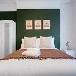 Appartement Spacious 4 Bedroom House With Pacman,darts, Netflix By Vista Short Lets Manchester