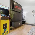 Appartement Spacious 4 Bedroom House With Pacman,darts, Netflix By Vista Short Lets Manchester