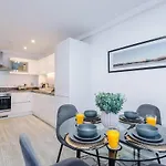 Central, 2 Bedroom, Penthouse Duplex