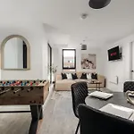 2 Bedroom - Old Trafford - Balcony - Free Parking