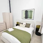 Daire Spacious & Bright 1bed Nr Etihad Stadium *