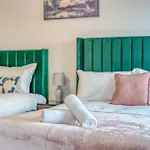 The Trafford Centre - View - Close To Airport - Sleeps 6 *