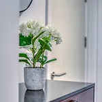 The Trafford Centre - View - Close To Airport - Sleeps 6 *