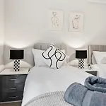 Lux 2bd, Free Parking & Wifi, Near Mcr Center And Media *