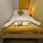 Air Conditioned Luxury 2-bed Apartment,office With Built-in Tv King Bed, Private Entrance And Free Parking