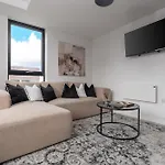 Apartment 2 Bedroom - Old Trafford - Balcony - Free Parking