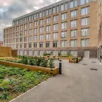 The Trafford Centre - View - Close To Airport - Sleeps 6 *