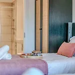 The Trafford Centre - View - Close To Airport - Sleeps 6
