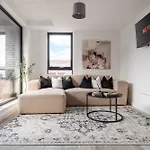 2 Bedroom - Old Trafford - Balcony - Free Parking Apartment