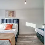 The Trafford Centre - View - Close To Airport - Sleeps 6