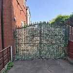 Hébergement de vacances Cosy 2-bed House In *